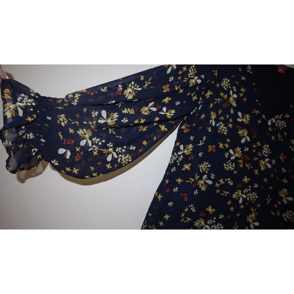 Vince Camuto 9151051C 407 Women's Sz M Classic Navy Wayward Floral Blouse $79+ - Picture 5 of 8